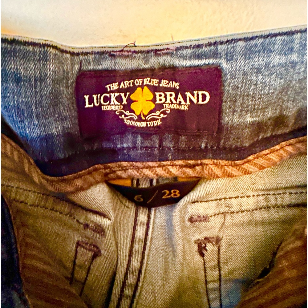 Lucky women’s trouser light blue jeans. Size 6/28, practical brand new!